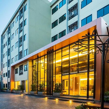 Aim House Bangkok No Parking Hotel Exterior photo