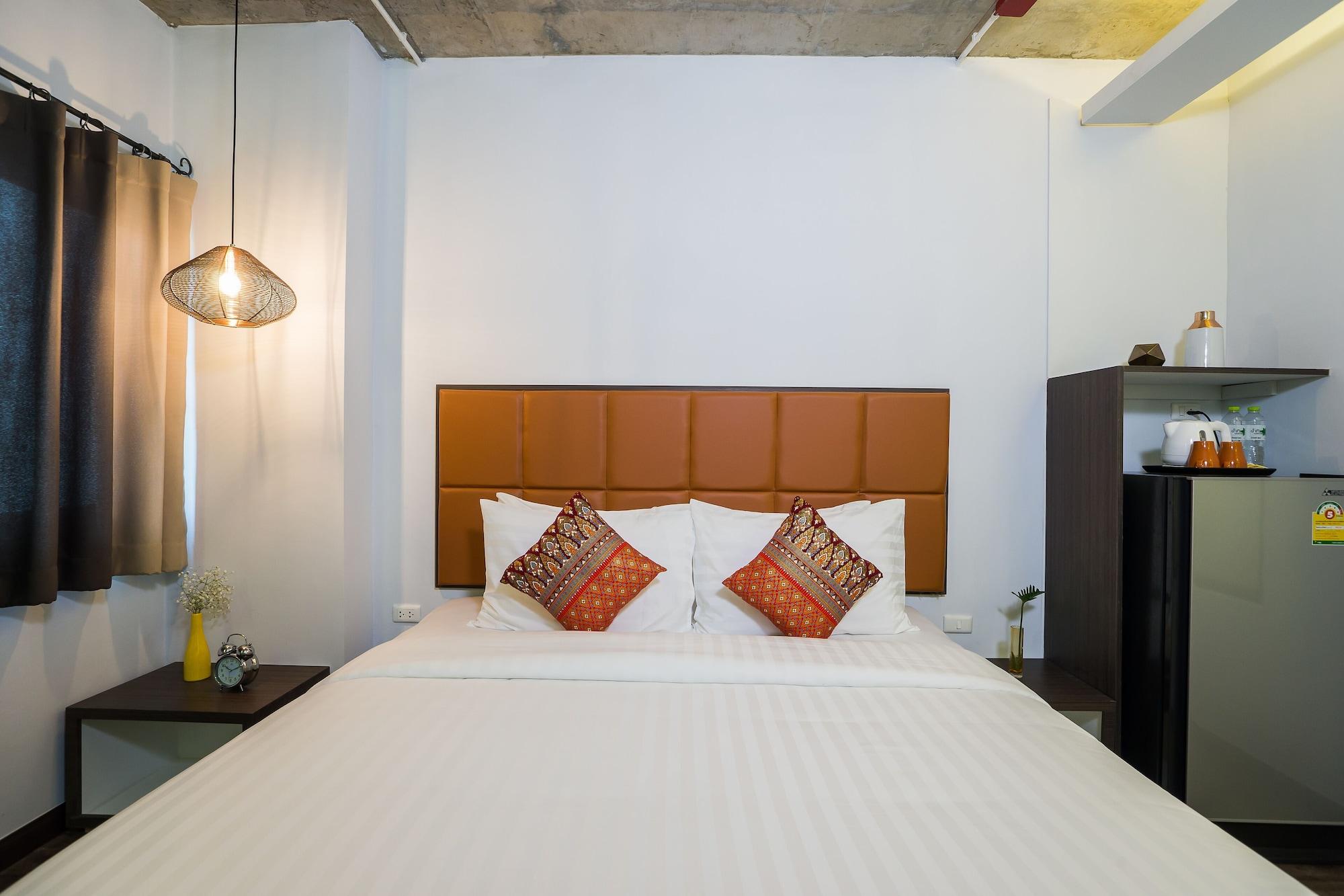 Aim House Bangkok No Parking Hotel Exterior photo