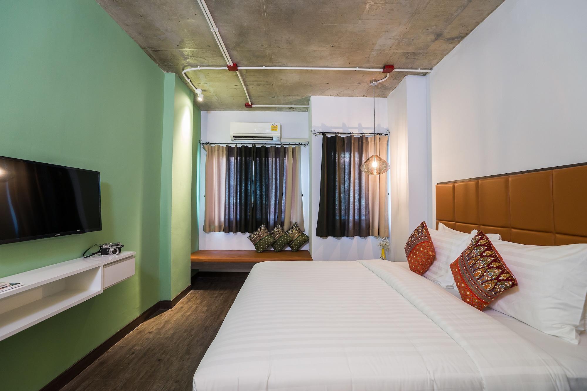 Aim House Bangkok No Parking Hotel Exterior photo
