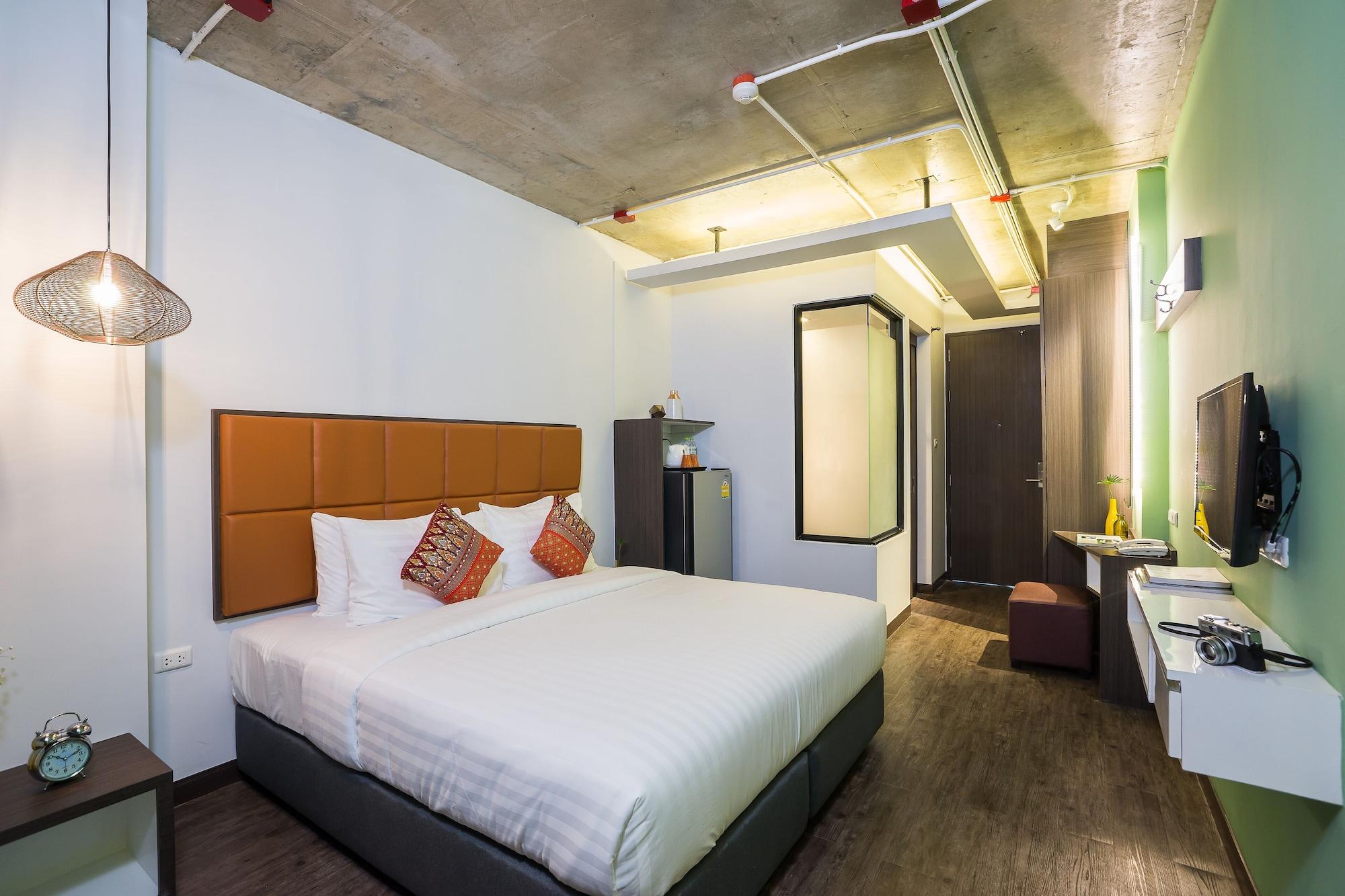 Aim House Bangkok No Parking Hotel Exterior photo