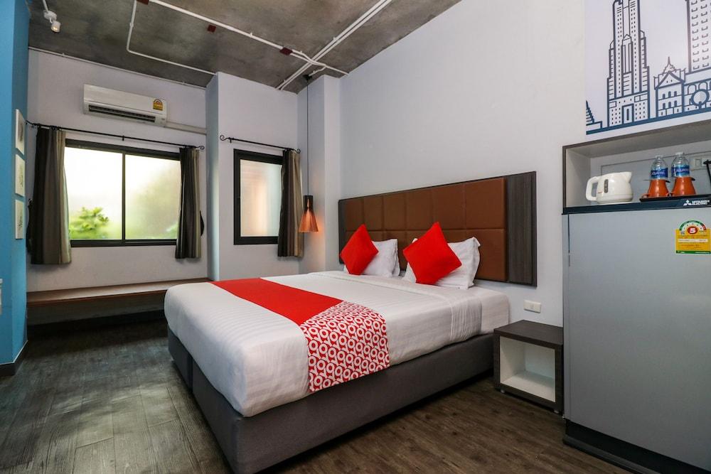 Aim House Bangkok No Parking Hotel Exterior photo