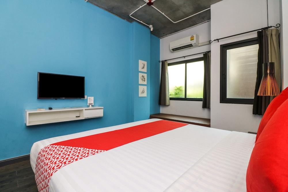 Aim House Bangkok No Parking Hotel Exterior photo