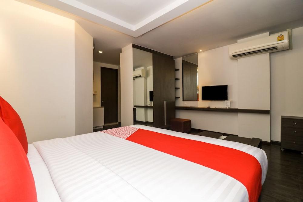 Aim House Bangkok No Parking Hotel Exterior photo